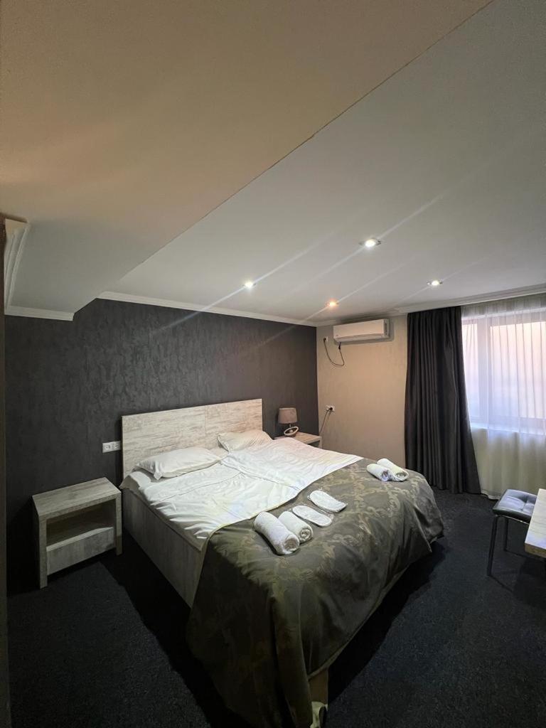 Elno Hotel Tbilisi Rom bilde