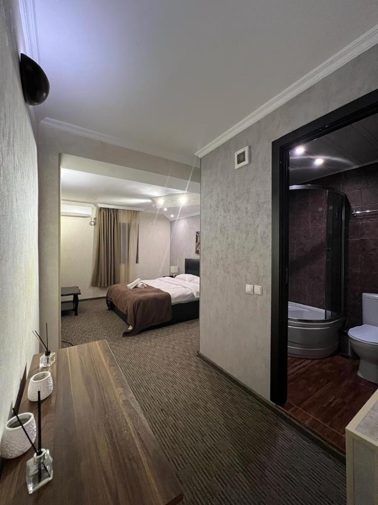 Elno Hotel Tbilisi Rom bilde